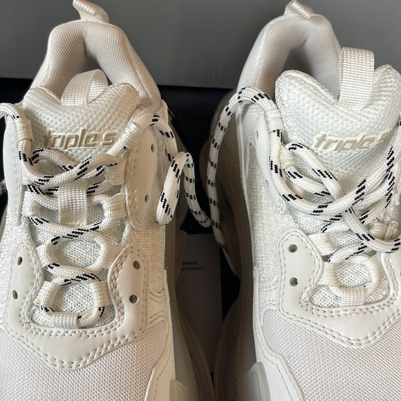 Balenciaga triple s sneaker size 37/6.5 - Picture 5 of 17